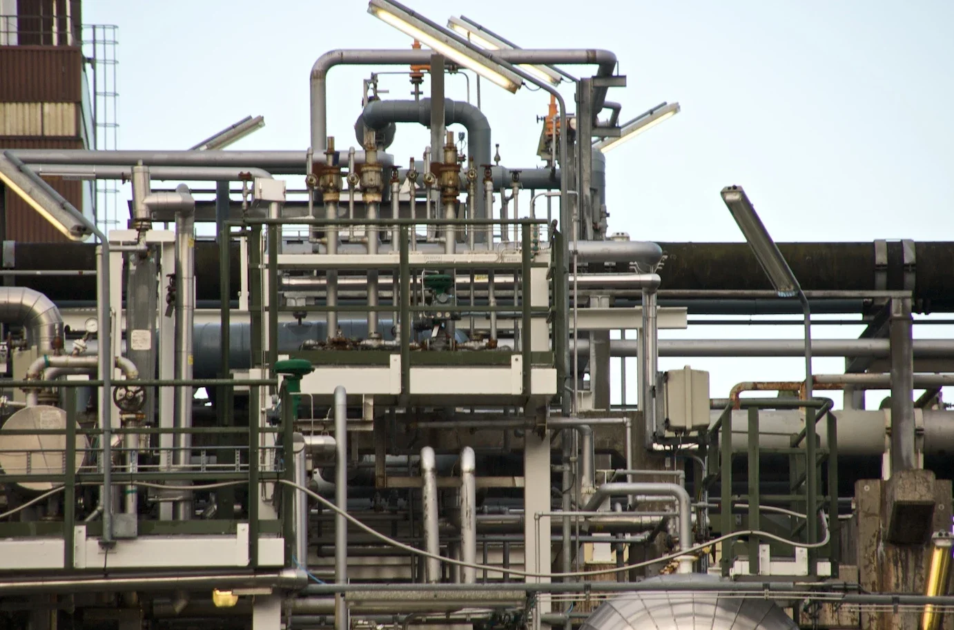 Interconnected piping in a petrochemical plant. Specific plant and location not stated by source.
